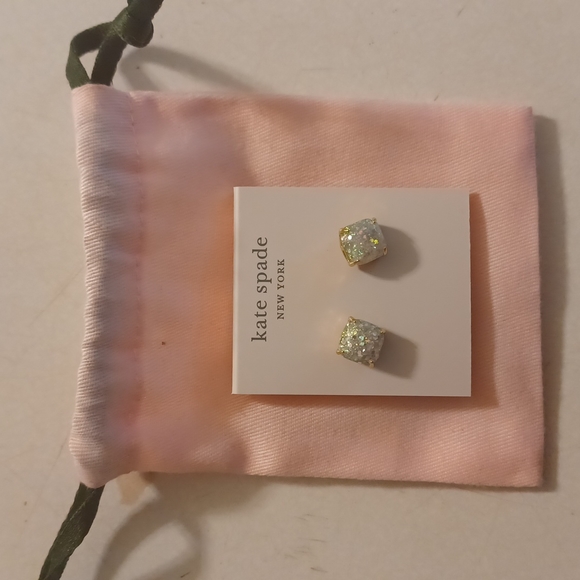 Earrings - Picture 1 of 2